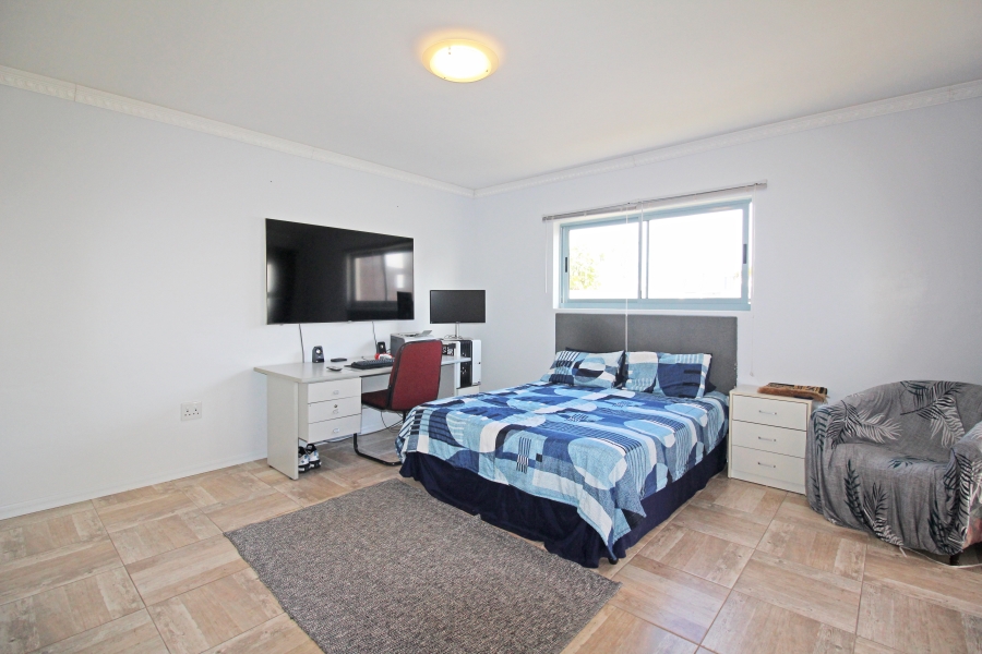 4 Bedroom Property for Sale in Paradise Beach Western Cape